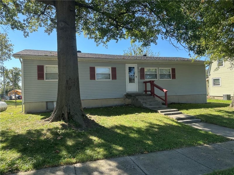 411 W Pine St, Orrick, MO 64077