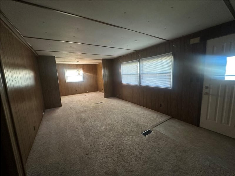 411 W Pine St, Orrick, MO 64077