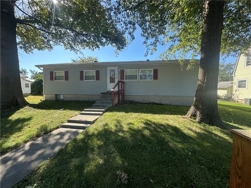 411 W Pine St, Orrick, MO 64077