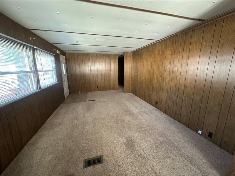 411 W Pine St, Orrick, MO 64077