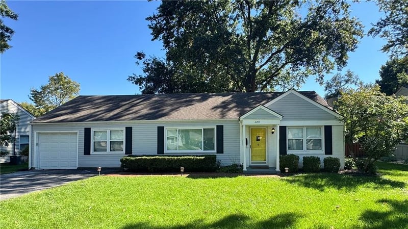 2219 W 79th St, Prairie Village, KS 66208