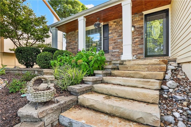 14813 W 83rd Ter, Lenexa, KS 66215