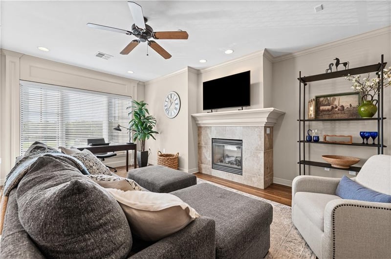 10531 Mission Rd #206, Leawood, KS 66206
