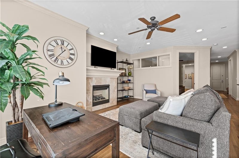 10531 Mission Rd #206, Leawood, KS 66206