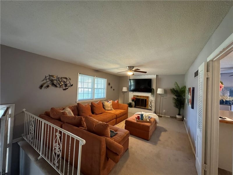 8916 E 57th St, Raytown, MO 64133