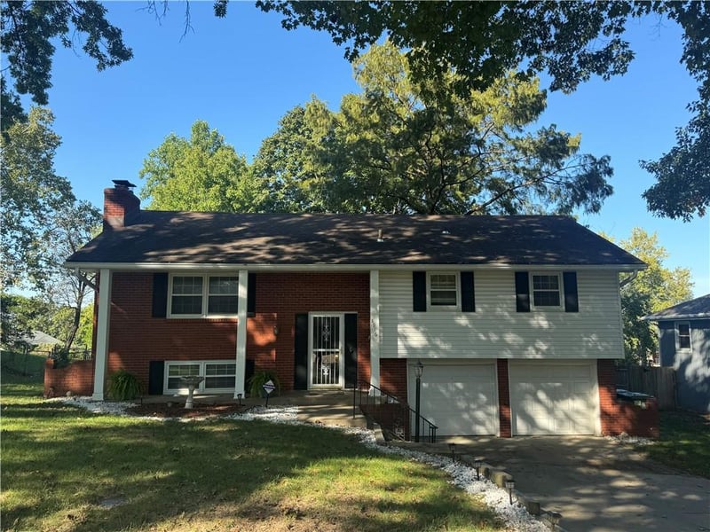 8916 E 57th St, Raytown, MO 64133