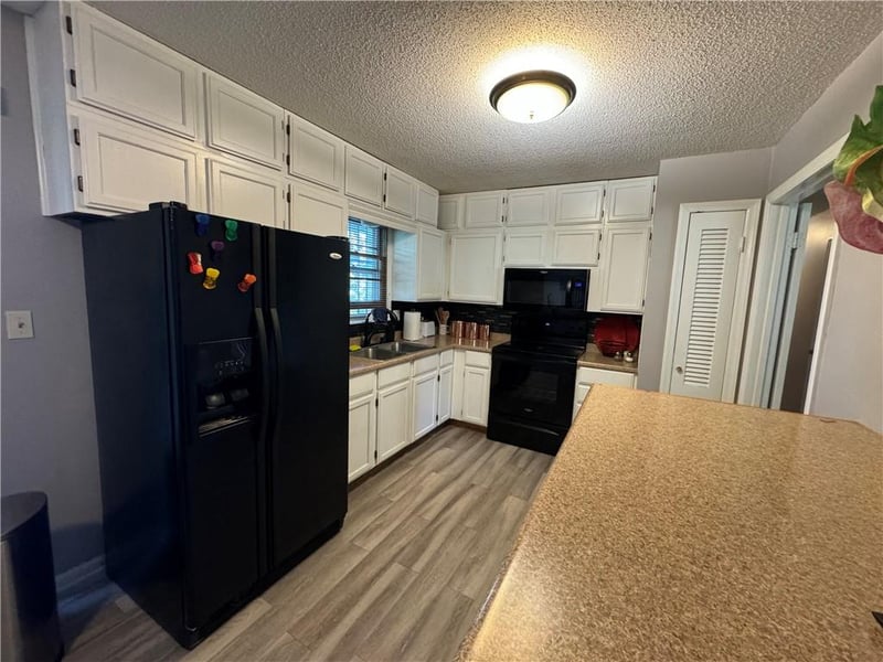8916 E 57th St, Raytown, MO 64133