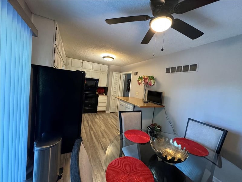 8916 E 57th St, Raytown, MO 64133