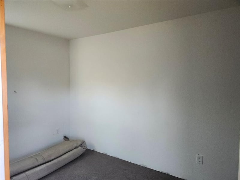 10 Fleetwood Dr, Linn Valley, KS 66040
