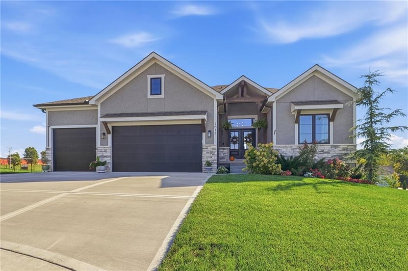2617 NE Amanda Ln, Blue Springs, MO 64029