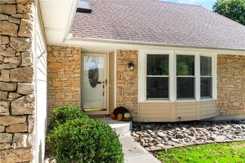 10003 N Charlotte St, Kansas City, MO 64155