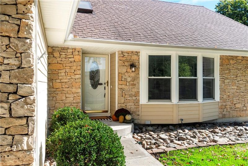 10003 N Charlotte St, Kansas City, MO 64155