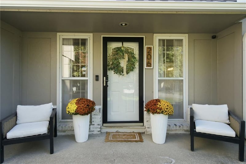 206 NE Shoreview Dr, Lee's Summit, MO 64064