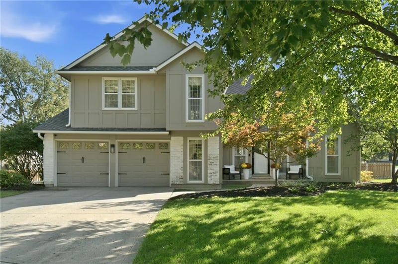 206 NE Shoreview Dr, Lee's Summit, MO 64064