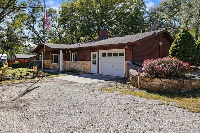 426 Halderman St, Lecompton, KS 66050
