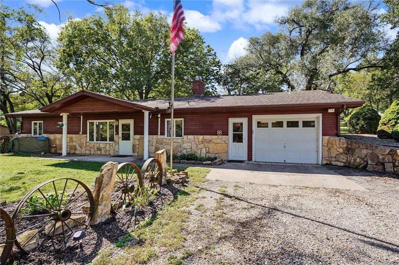 426 Halderman St, Lecompton, KS 66050