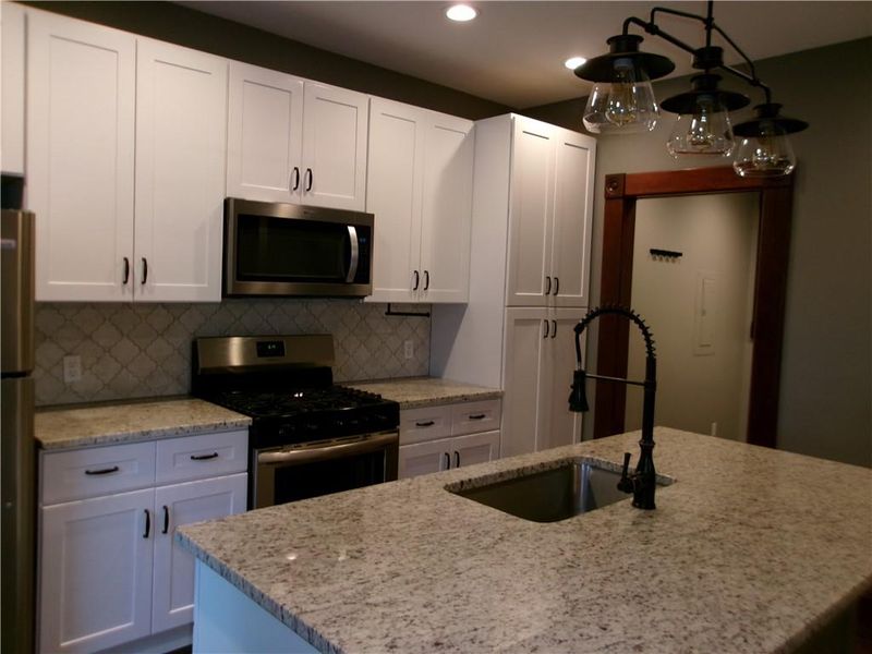 302 N Kansas St, Highland, KS 66035