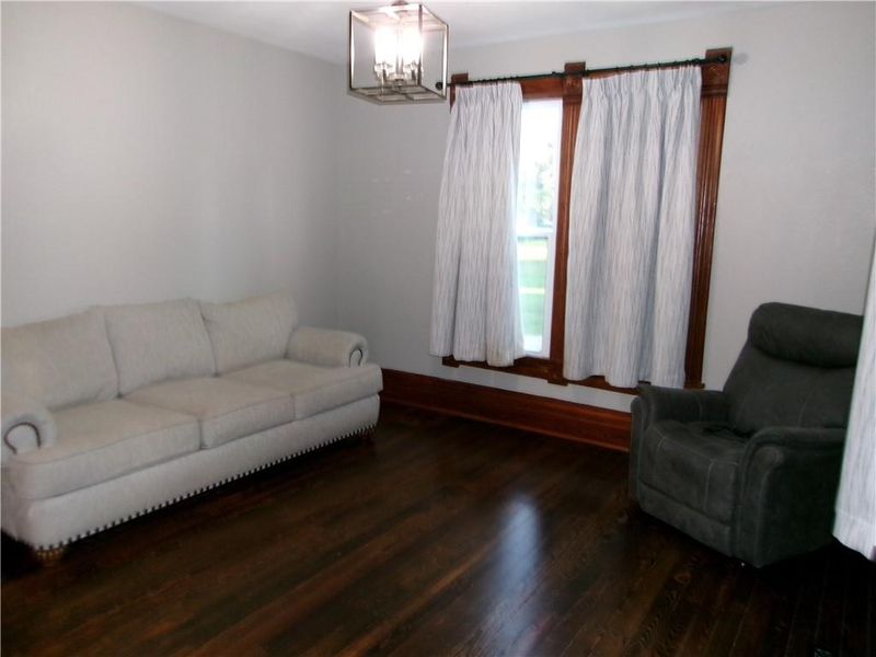 302 N Kansas St, Highland, KS 66035