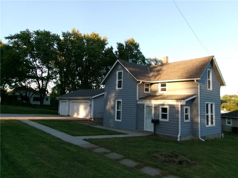 302 N Kansas St, Highland, KS 66035