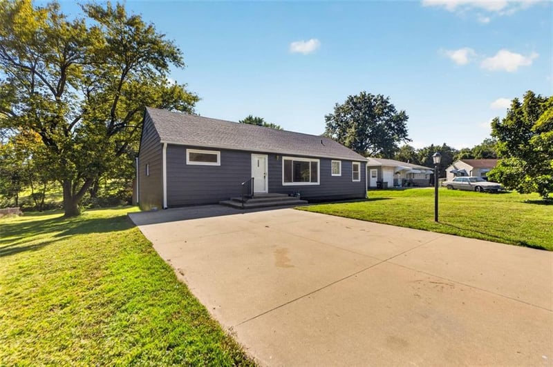 3211 Berry Rd, Kansas City, KS 66208