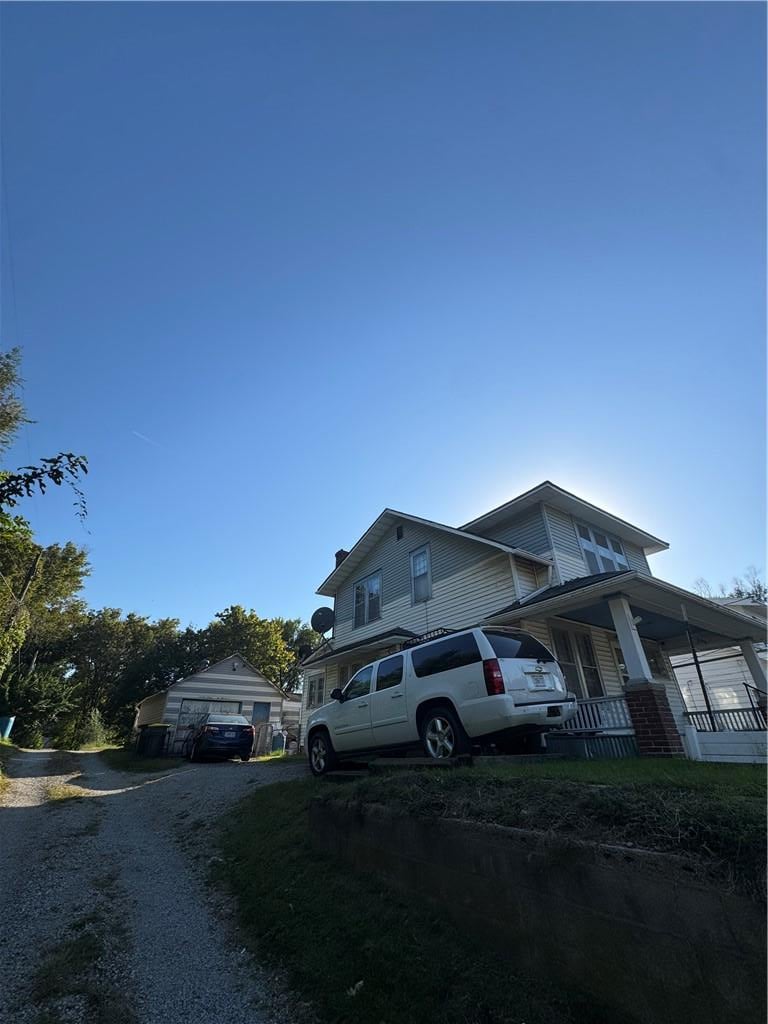1910 Sacramento St, St Joseph, MO 64507