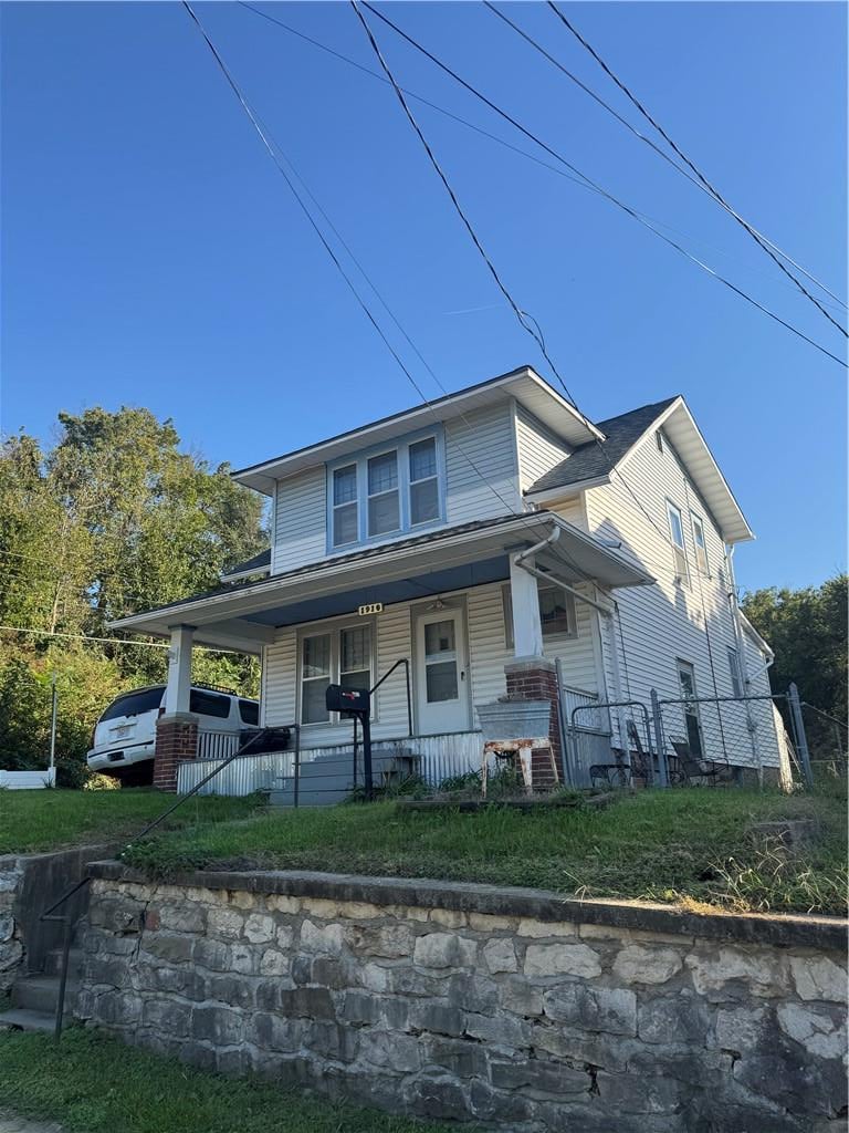 1910 Sacramento St, St Joseph, MO 64507
