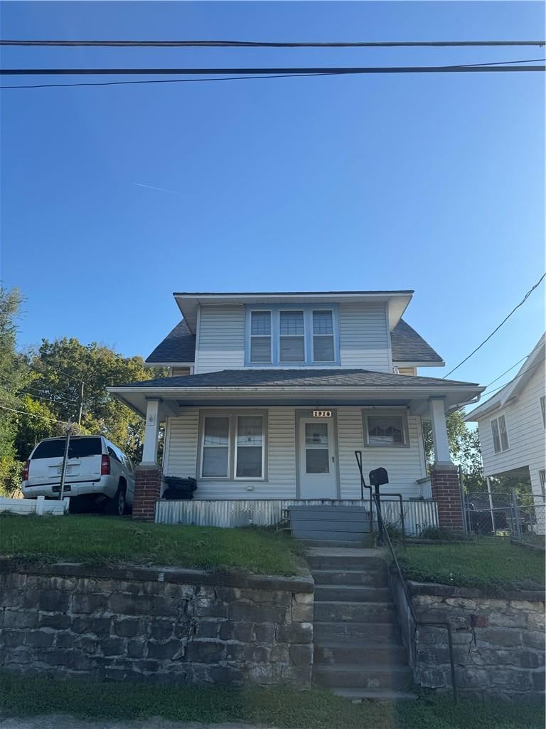 1910 Sacramento St, St Joseph, MO 64507