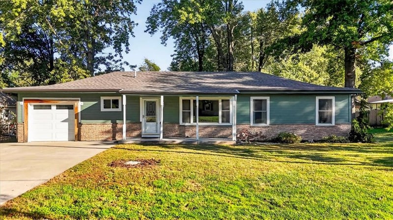 340 Champ St, Peculiar, MO 64078