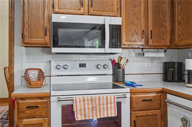 Iris Ct, Lawrence, KS 66047