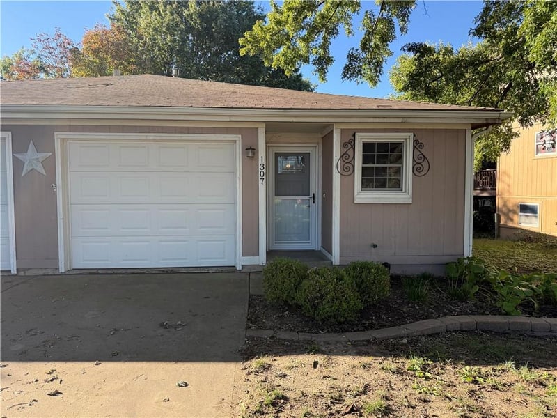 1307 N Ridge Pw, Olathe, KS 66061