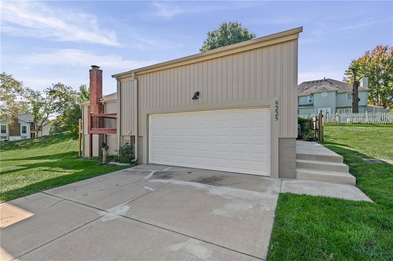5225 NW 82nd Ter, Kansas City, MO 64151