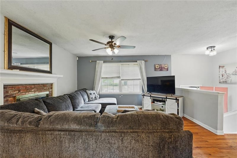 10202 Moody Park Dr, Overland Park, KS 66212
