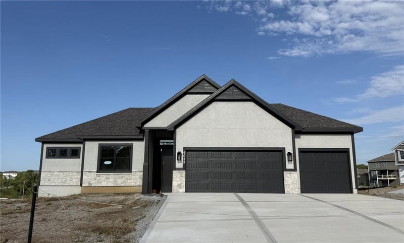 1629 N 104th Court Pl, Kansas City, MO 64155