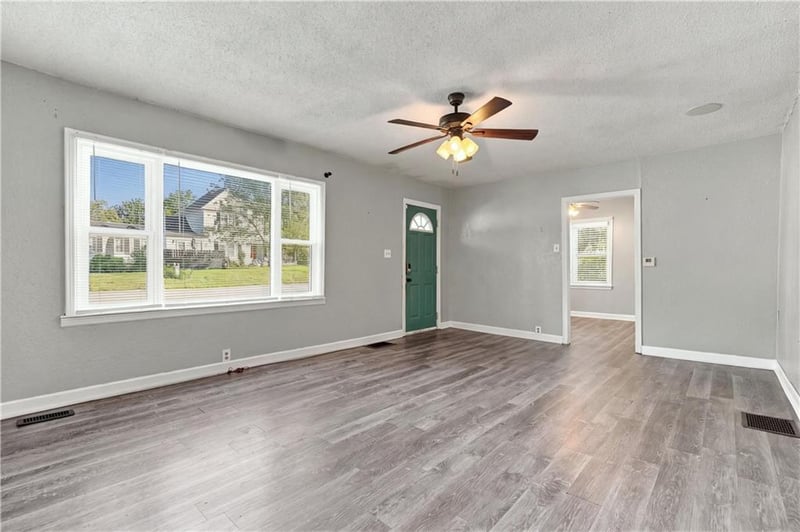 413 E Black Diamond St, Richmond, MO 64085
