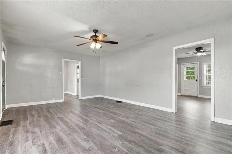 413 E Black Diamond St, Richmond, MO 64085