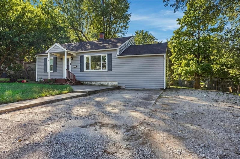 413 E Black Diamond St, Richmond, MO 64085
