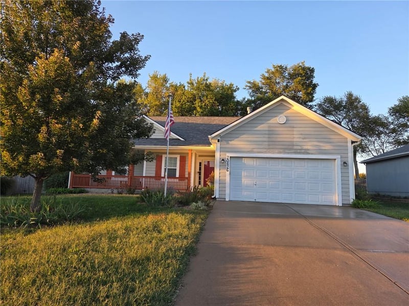 20426 W 220th Ter, Spring Hill, KS 66083