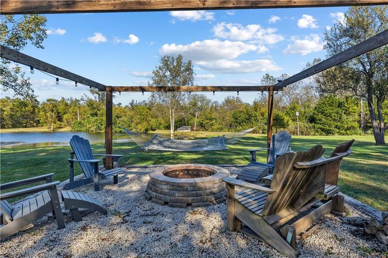 22195 Dunn Dr, Spring Hill, KS 66083