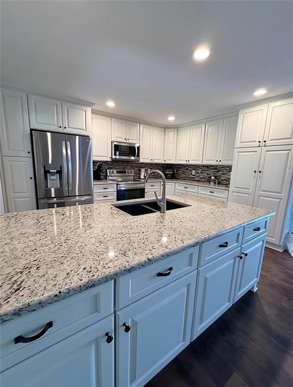 22195 Dunn Dr, Spring Hill, KS 66083