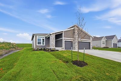 1600 SW 9th St, Oak Grove, MO 64075