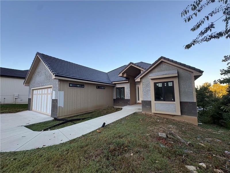 121 Teton Rg, Lake Winnebago, MO 64034