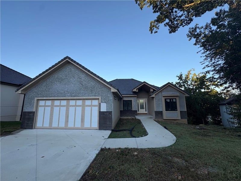 121 Teton Rg, Lake Winnebago, MO 64034