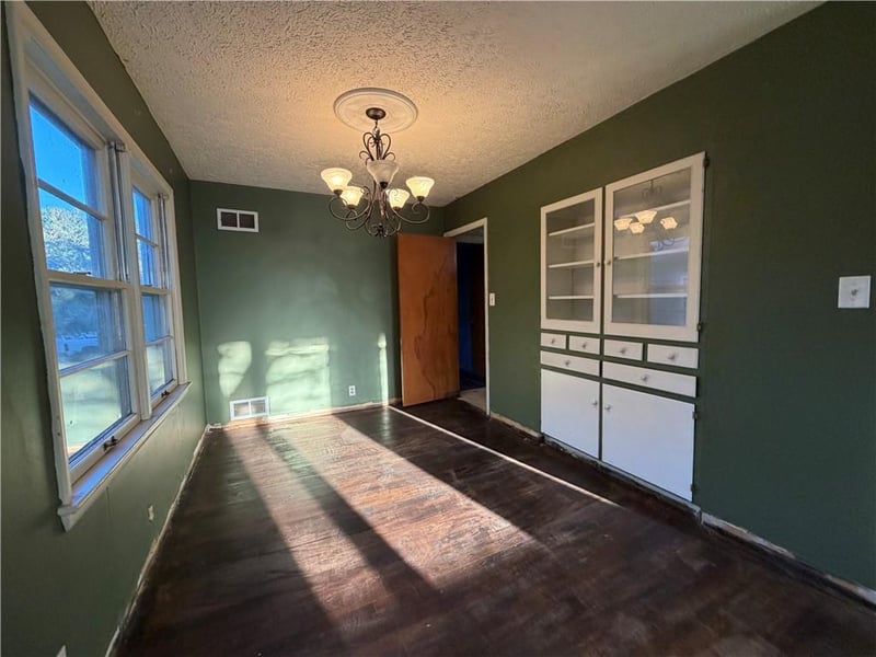 704 N 9th St, Independence, KS 67301