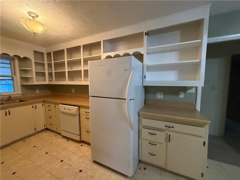 704 N 9th St, Independence, KS 67301