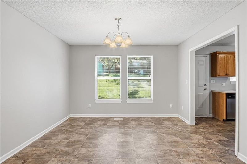 913 Susquehanna Rg, Independence, MO 64056