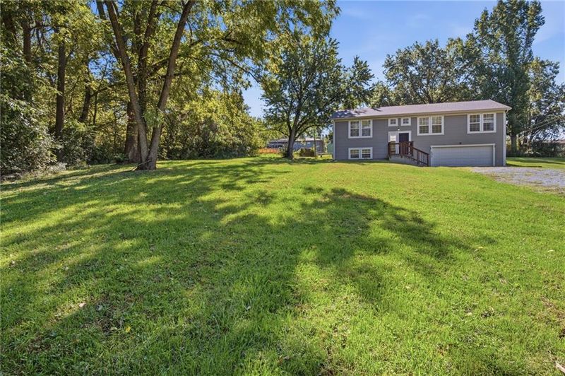 913 Susquehanna Rg, Independence, MO 64056