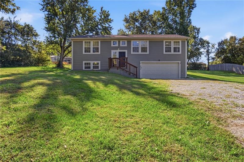 913 Susquehanna Rg, Independence, MO 64056