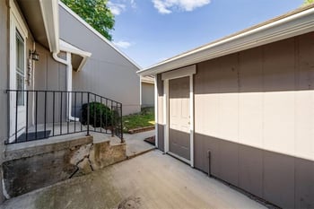 5771 N Anita Ave, Kansas City, MO 64151