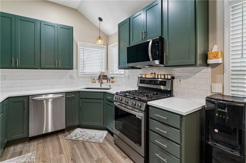 15785 S Locust St, Olathe, KS 66062