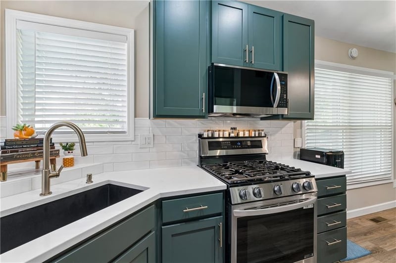 15785 S Locust St, Olathe, KS 66062